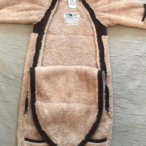 The North Face winter coverall6-12 M